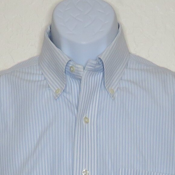 Brooks Brother* Men's Short Sleeve Button Down Curved Hem Pocket Shirt~ Medium - Picture 4 of 9